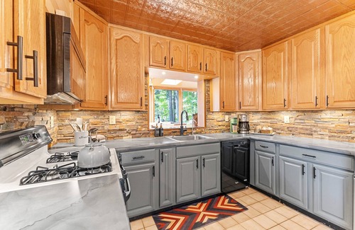 Lake George House | Waterfront 5 BR Home with Dock Slip