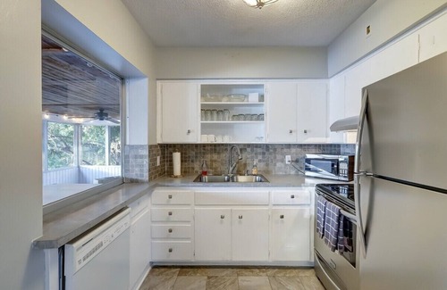 Middle River Terrace Apartment | Waterfront Apartment ~ Private Patio ~ Pool