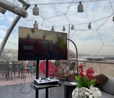 Istanbul City Center Apartment | Waterfront Apartment by the Tram - Terrace with Dome & Golden Horn View in Fatih