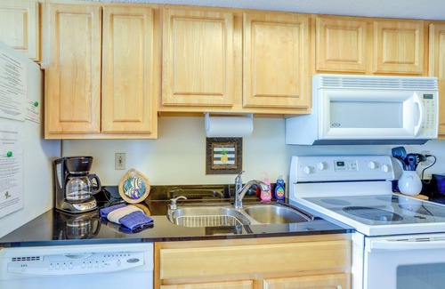 Put-in-Bay Condo | Waterfront Bass Island Retreat w/Balcony + TV