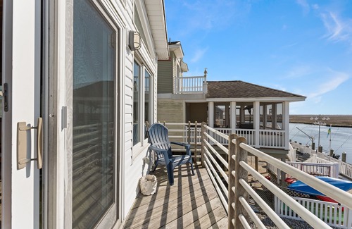 Beach Haven West House | Waterfront Beach Chalet w/Large Backyard and Firepit