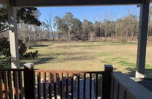 Zavalla House | Waterfront beauty on Lake Sam Rayburn!