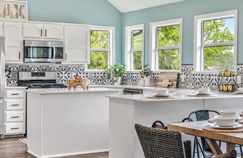Wills Point House | Waterfront Bungalow! Kayaks | Dock