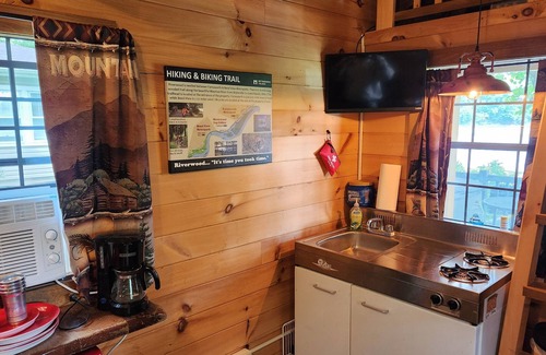 Colton Cabin | Waterfront Cabin - Hot Tub - Free Bikes, Kyaks, Canoes, Paddle, & Fishing Boats!