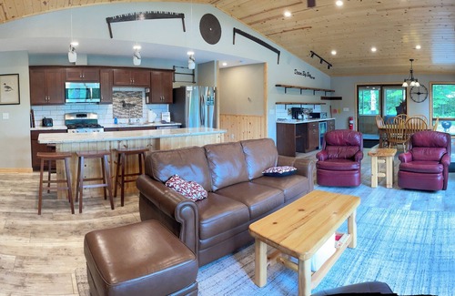 Hayward Cabin | Waterfront cabin, sleeps 13, year round fishing on Chippewa Flowage in Hayward