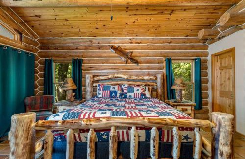 Mayes County House | Waterfront Cabin with Barbecue in Langley, Oklahoma