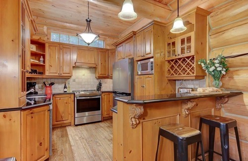 Fiddler Lake Resort Ski Chalet | Waterfront Chalet - Big Bear & Spa