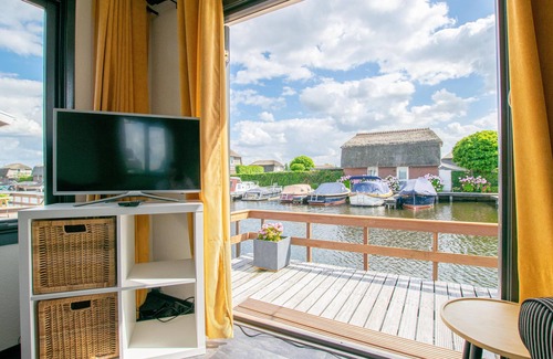 Municipality of Stichtse Vecht Boat Rental | Waterfront chalet with jetty