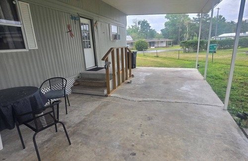 Chassahowitzka House | Waterfront Chassahowitzka River 2/2, sleeps 6, pet friendly, 8 kayaks, fishing!