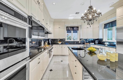East Fort Lauderdale Villa | Waterfront/Close to Beach/Heated Pool/Canal View & Access/Poinciana Key/VlLLAS