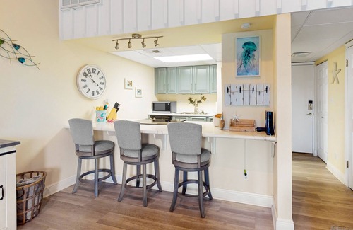 Villa Sabine Condo | Waterfront condo in Pensacola Beach with breathtaking balcony views, W/D & AC