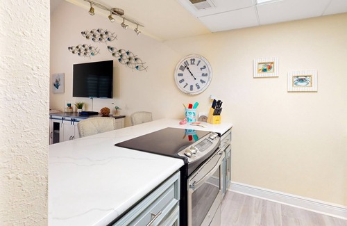 Villa Sabine Condo | Waterfront condo in Pensacola Beach with breathtaking balcony views, W/D & AC