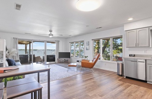 Clear Lake Condo | Waterfront Condo- Best View!