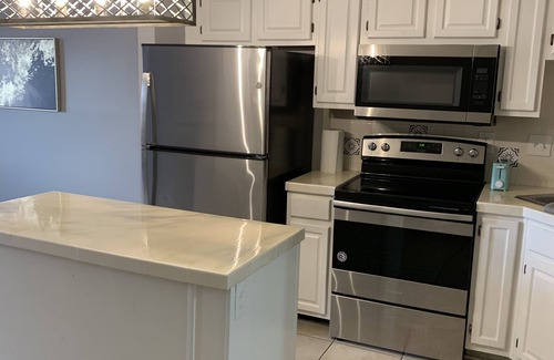 Clear Lake Shores Condo | Waterfront Condo! Come relax in the heart of Kemah tx!