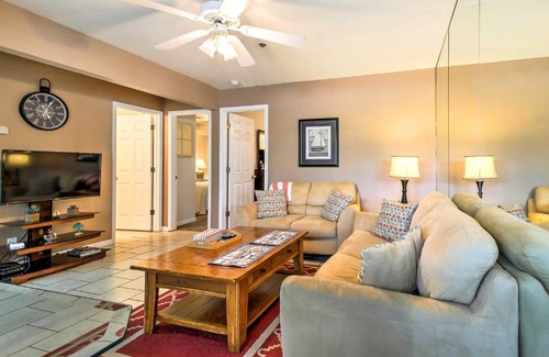 Lakeland Apartment | Waterfront Condo on Lake Ozark with Boat Slip and Pool