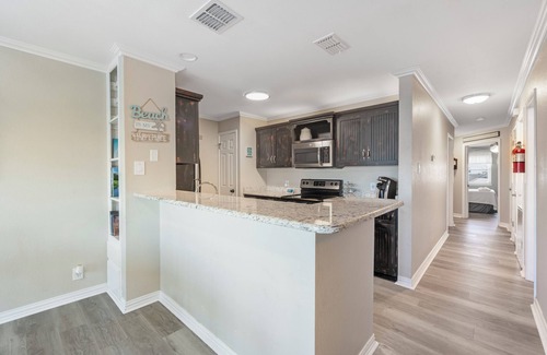 Corpus Christi Condo | Waterfront Condo with Canal Views, Pool, Hot Tub & Private Balcony