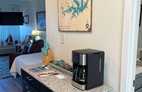 Huddleston Condo | Waterfront Condo with Pool for Romantic Getaways and Fisherman. Pet Friendly!