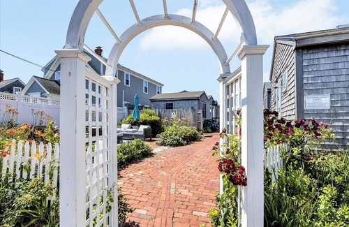 West Yarmouth Condo | Waterfront Condo With Direct Beach Access On Lewis Bay (2330)