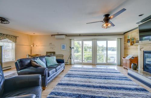 Silver Lake Apartment | Waterfront Conway Area Condo Walk to Beach!