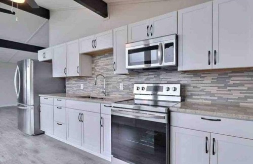 Pointe aux Roches House | Waterfront cottage on Lake St. Clair
