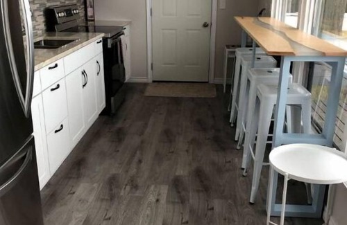 Pointe aux Roches House | Waterfront cottage on Lake St. Clair