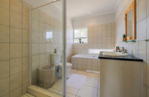 Vineta Apartment | Waterfront Cottage B3