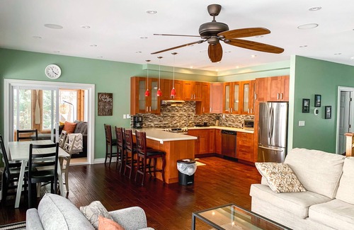 Bracebridge House | WATERFRONT COTTAGE in Muskoka