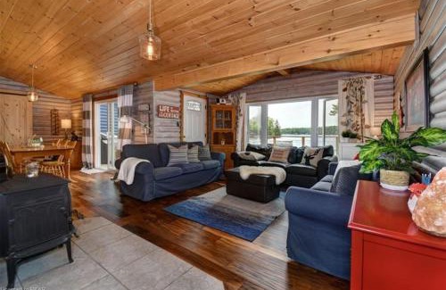 Selwyn Villa | Waterfront Cottage - Fireplace - Kawartha