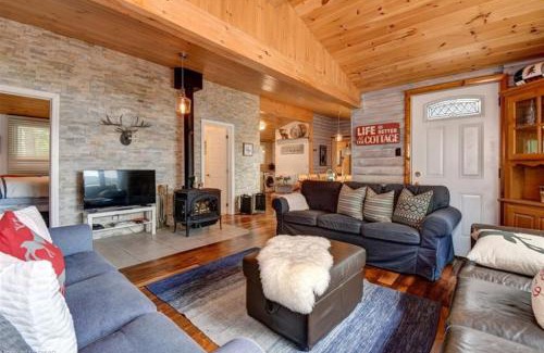 Selwyn Villa | Waterfront Cottage - Fireplace - Kawartha