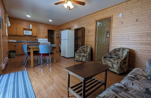 Roseneath Cabin | Waterfront Cottage on Rice lake