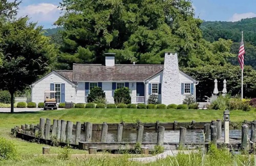 Essex Village Cottage | Waterfront Cottage