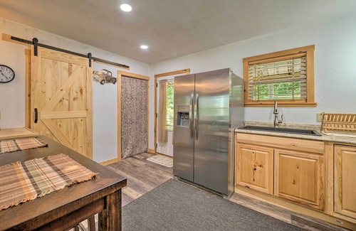Fort Towson Cottage | Waterfront Cottage in Fort Towson w/2 Decks!