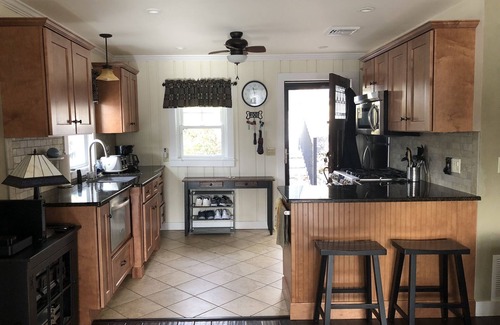 Westminster Cottage | Waterfront Cottage 5 minutes to Mount Wachusett, Dock, Pet Friendly, Kayaks