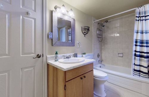 Victoria Road Cottage | Waterfront Cottage w/Heating + Kitchen + LakeView + Deck + Fishing