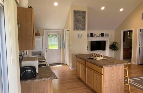 Antrim Cottage | Waterfront Cottage Weekly Rental
