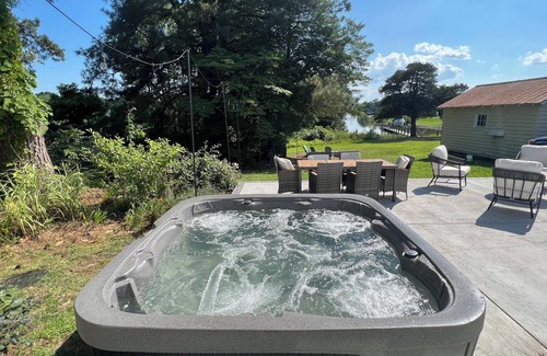 Reedville House | Waterfront! - Cozy "Captain's Cottage" with hot tub!