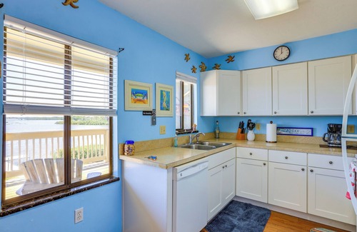 Cedar Key House | Waterfront Duplex w/Dock & Views: Near Town!