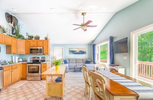 Lochmere House | Waterfront Fam-Friendly Lakehouse w/Outdoor Sauna