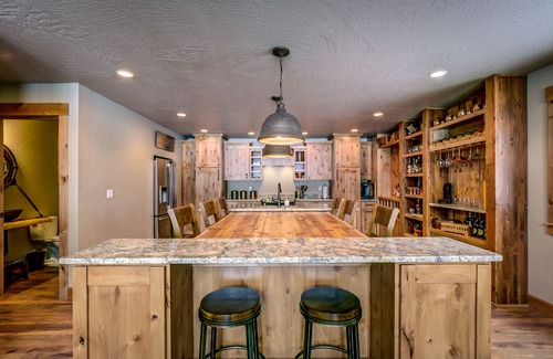 Sagle House | Waterfront Family Lake Lodge on the Sunny Side of Bottle Bay!