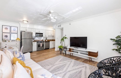 Hendricks and Venice Isles Apartment | Waterfront Gem on Las Olas Isle – Near Beach