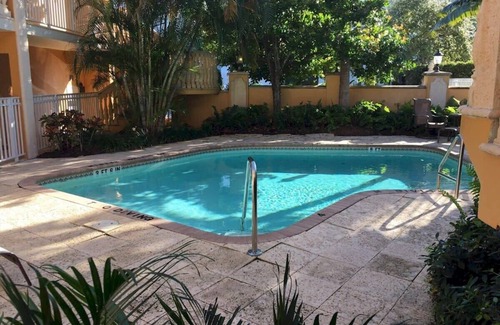 Hendricks and Venice Isles Apartment | Waterfront Gem on Las Olas Isle – Near Beach