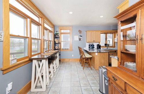 Fort Atkinson House | Waterfront Getaway: Kayaks, fishing, game room, fire pit, gathering room…