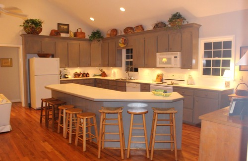 Liberty Hill House | Waterfront Getaway, Relaxing and Comfortable