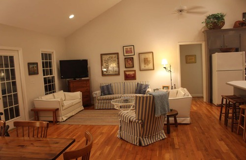Liberty Hill House | Waterfront Getaway, Relaxing and Comfortable