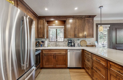 Sierra Cedars House | Waterfront getaway with fireplace & furnished deck - close to lake
