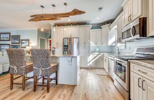 Gautier House | Waterfront Gulf Coast Home w/Outdoor Oasis!