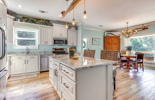 Gautier House | Waterfront Gulf Coast Home w/Outdoor Oasis!