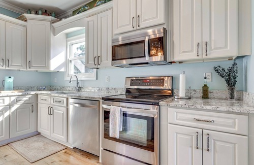 Gautier House | Waterfront Gulf Coast Home w/Outdoor Oasis!