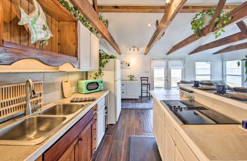 Carolyn Estates House | Waterfront Gun Barrel City Cottage with Views!