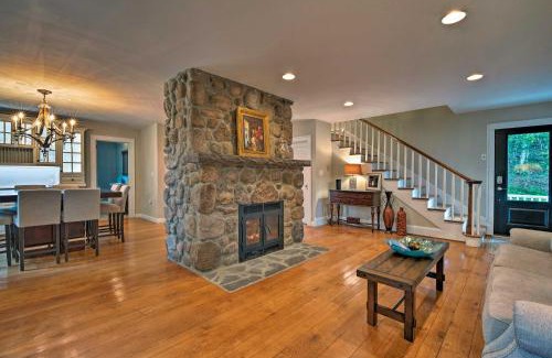 Shawanese House | Waterfront Harveys Lake House with Private Dock!